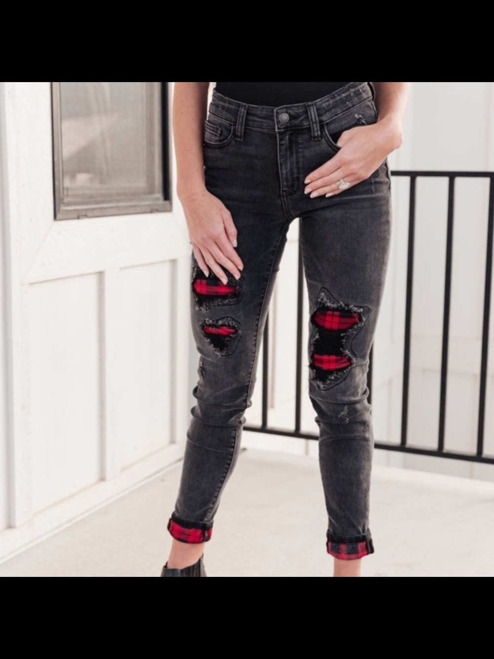 JUDY BLUE MID RISE PLAID DISTRESSED JEANS